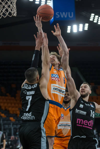 津琴科的出 津琴科的出